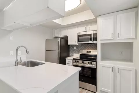 5930 Arapaho Rd #1109, Dallas, TX 75248