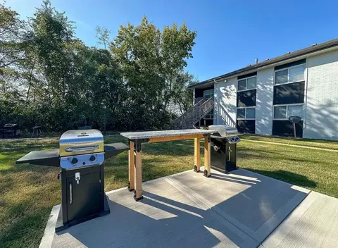 4800 Cliff View Dr #4801-110, Riverside, MO 64150