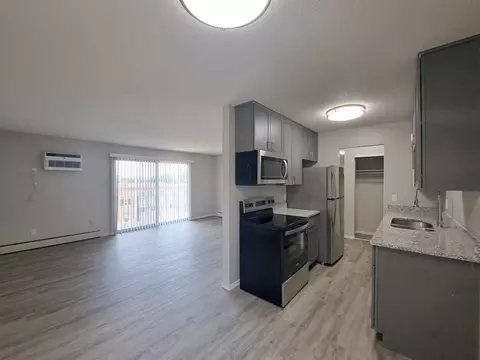 631 E 77th St #205, Richfield, MN 55423