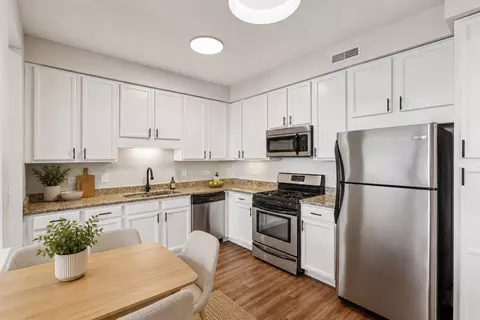 1255 Town Center Rd #2I, Vernon Hills, IL 60061
