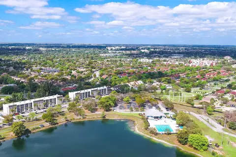 2101 NW 55th Ave #2111-305, Lauderhill, FL 33313