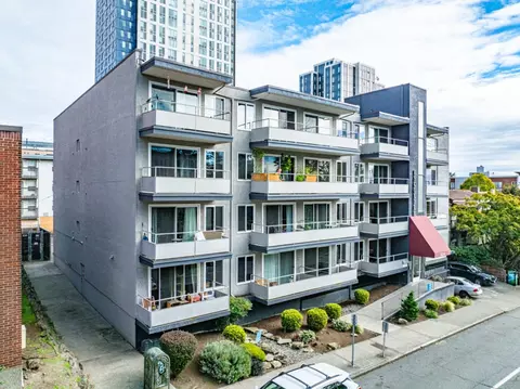 4214 11th Ave NE #405, Seattle, WA 98105