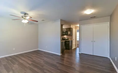 820 Se Pkwy #1-2-17, Azle, TX 76020