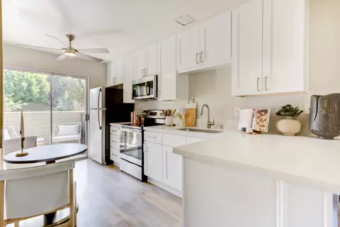 555 Rosewood Ave #1008, Camarillo, CA 93010