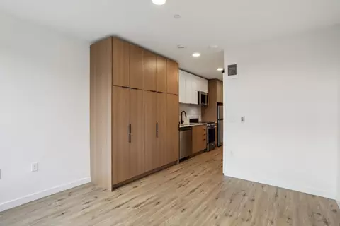 1140 NW Market St #403, Seattle, WA 98107