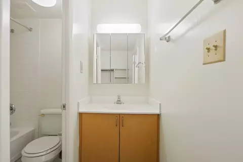 110 W 39th St #1509, Baltimore, MD 21210