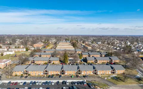 1900 Sunny Ct, Columbus, OH 43229