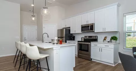 4344 Wyoga Lake Rd #180, Cuyahoga Falls, OH 44224