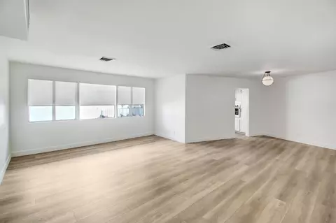 8430 De Longpre Ave #204, West Hollywood, CA 90069