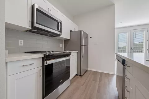 375 E Green Street Apt Studio 1 Bath 2415 #STUDIO, 1 BATH, $2415, Pasadena, CA 91101 photo 1