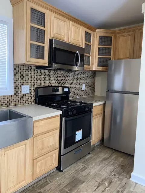 914-916 W 81st St #916, Los Angeles, CA 90044