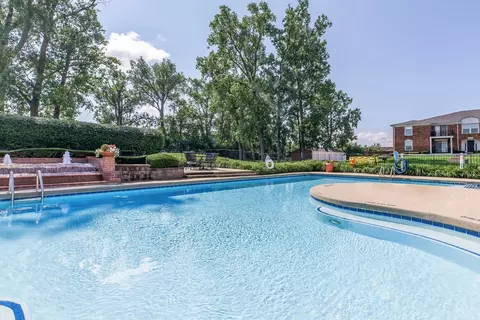 18335 W 13 Mile Rd #04-2932, Southfield, MI 48076