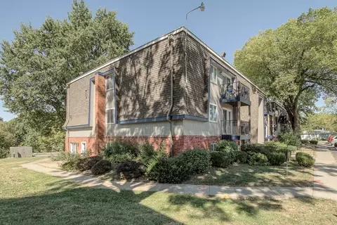 2407 NE 43rd St #2405-09, Kansas City, MO 64116