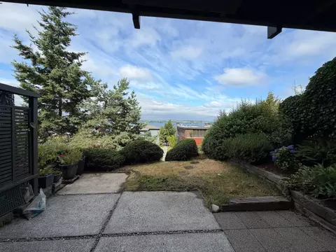 410 Lake St S #2, Kirkland, WA 98033