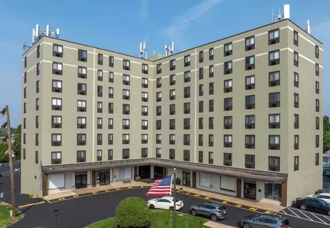 50 S Penn St #1, Hatboro, PA 19040