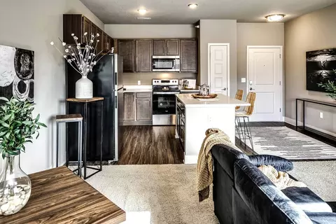 2333 SW Plaza Pkwy #08-215, Ankeny, IA 50023