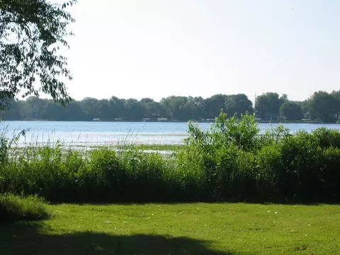 156 Peninsula Rd #150-07, Medicine Lake, MN 55441