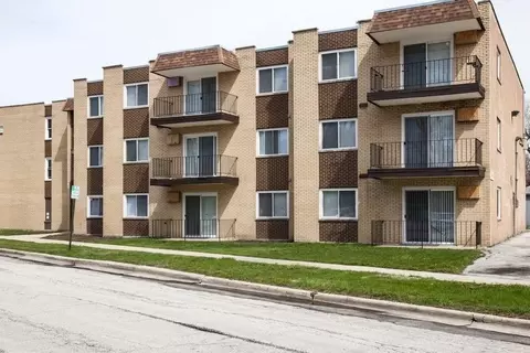 10 W 137th St #10-2C, Riverdale, IL 60827