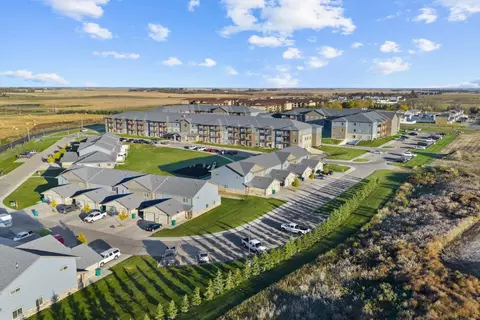 1250 NW 27th Ave #313, Minot, ND 58703