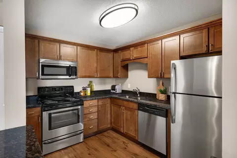 5520 142nd St W #106, Apple Valley, MN 55124