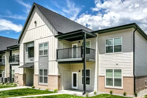 17801 Cypress Dr #1128, Omaha, NE 68136