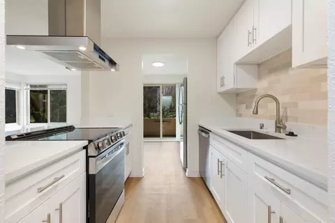 2410 W Manor Pl #202, Seattle, WA 98199