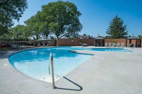 425 Dayton Towers Dr #04J, Dayton, OH 45410