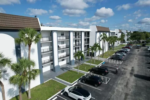 2101 NW 55th Ave #2111-301, Lauderhill, FL 33313