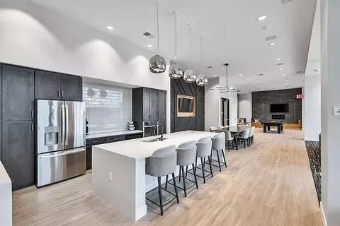 915 S Meridian St #621, Indianapolis, IN 46225