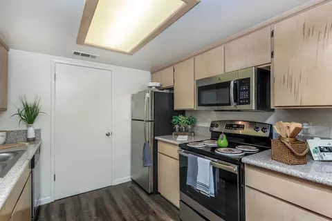6549 N Palm Ave #135, Fresno, CA 93704