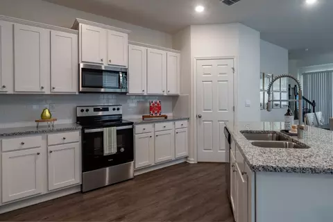 8283 Meridian Rd #646, Jacksonville, FL 32256