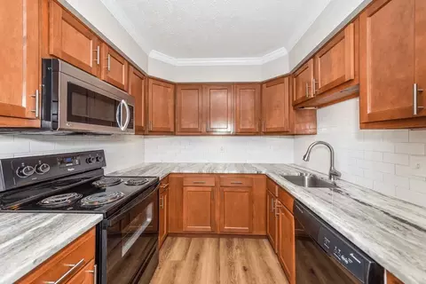 8204 Wooster Pike #8200-B, Cincinnati, OH 45227