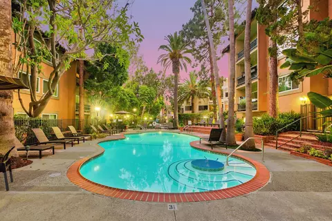 550 S Barrington Ave #02233, Los Angeles, CA 90049