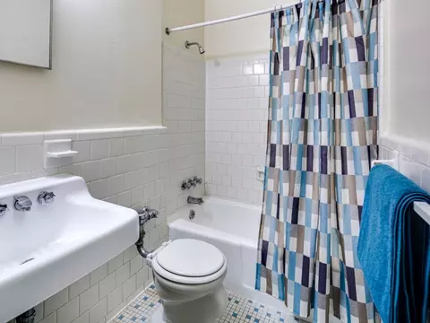 4 E 32nd St #207, Baltimore, MD 21218