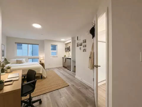 4536 20th Ave NE #504, Seattle, WA 98105