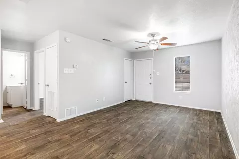 1432 S Dink St #20, Mabank, TX 75147