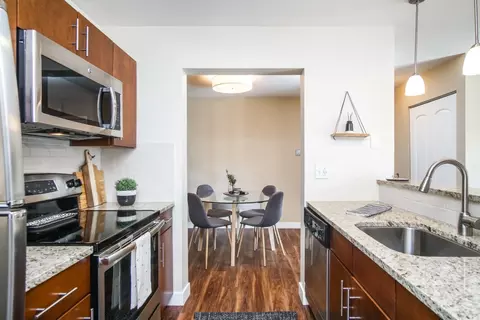 2 Sterling Cir #307, Wheaton, IL 60189