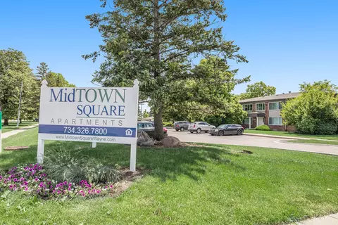33095 Forest St #01-252, Wayne, MI 48184