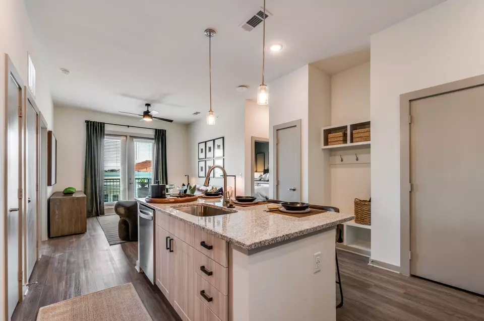  5885 Calmont Ave #3328, Fort Worth, TX 76107 photo 3