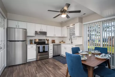 826 Terrace Lake Dr #1072T, Aurora, IL 60504