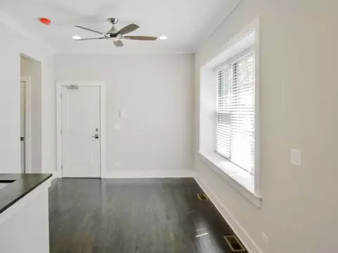 1946 W Nelson St #1946-2E, Chicago, IL 60657