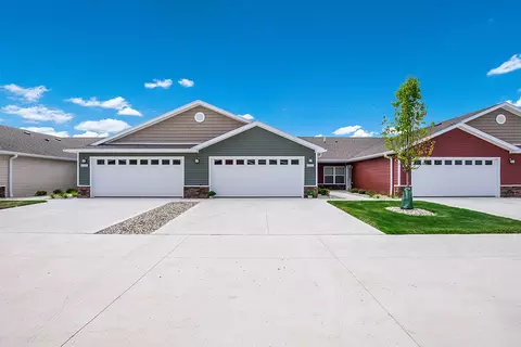 901 Wood Rose Dr #904B, Volo, IL 60073