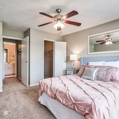 210 Wells Fargo Dr #1105, Houston, TX 77090