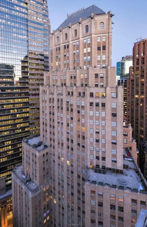 67 Wall Street Ct #1105, New York, NY 10005