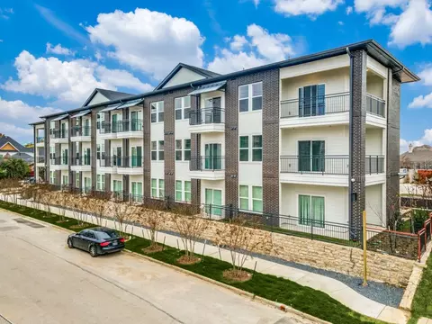 624 N Lancaster Ave #1-107, Dallas, TX 75203
