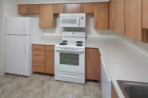 15 Sumner St #27-312, Stoughton, MA 02072
