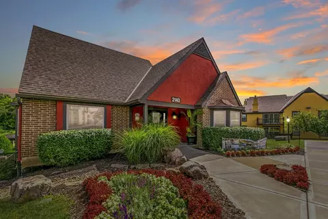 2140 137th Ter #196, Leawood, KS 66224