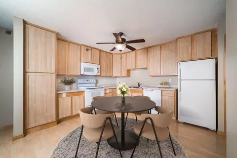 1695 County Road D #236, Maplewood, MN 55109