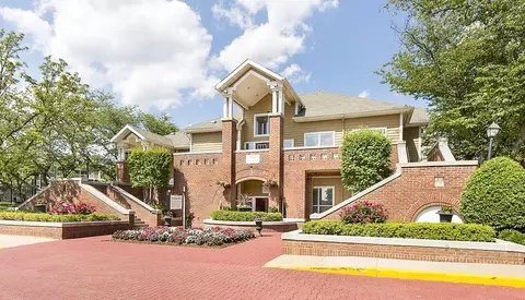 9806 Mahogany Dr #820-206, Gaithersburg, MD 20878