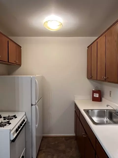 2414 N Oakland Ave #208, Milwaukee, WI 53211